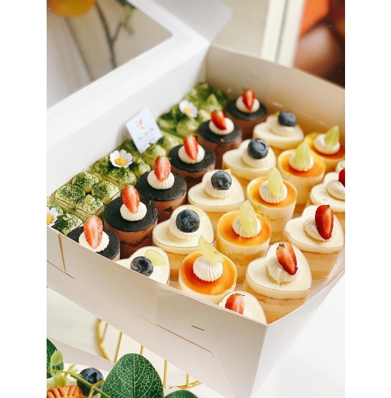 Set bánh mousse mix nhiều vị