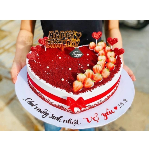 Bánh Kem mẫu tim dâu Tây siêu to khủng lồ