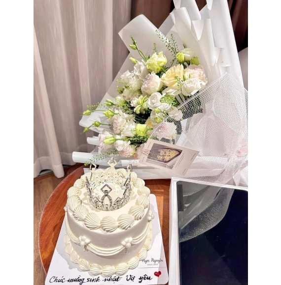 Combo hoa tươi bánh kem vương miện cho nữ