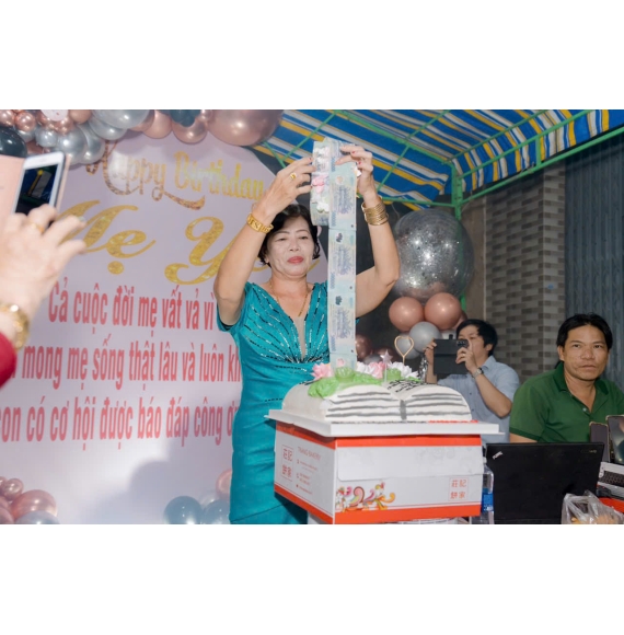 Bánh Kem Rút Tiền Tặng Mẹ