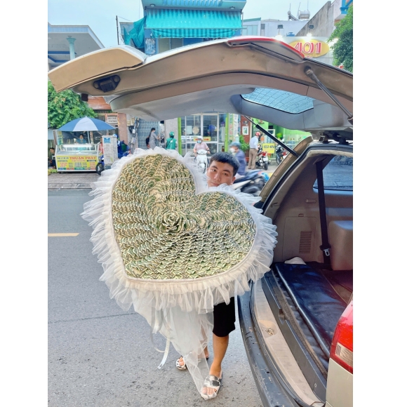 Hoa Tiền Tặng Người Thân