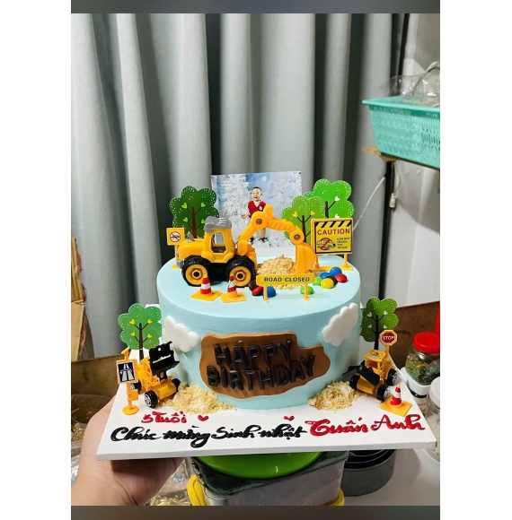 Bánh kem xe múc xe cẩu dành cho bé trai