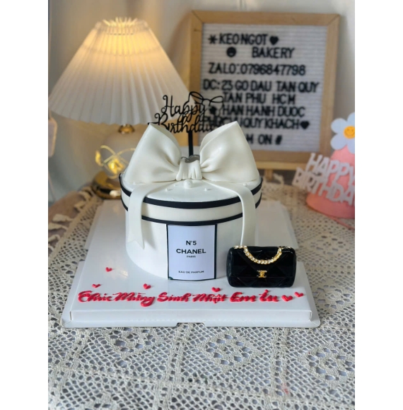 Bánh kem sang trọng chanel