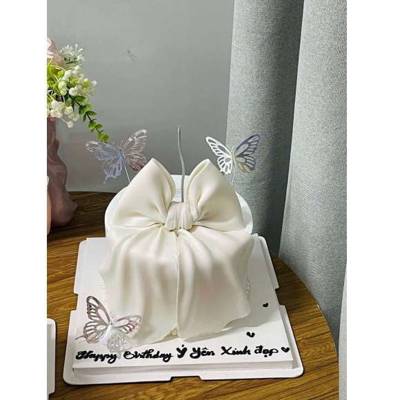 Bánh kem chiếc nơ xinh