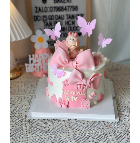 Bánh chúc mừng sinh nhật cho bé gái