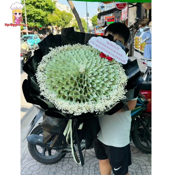 Bó hoa tiền tờ 100k khổng lồ