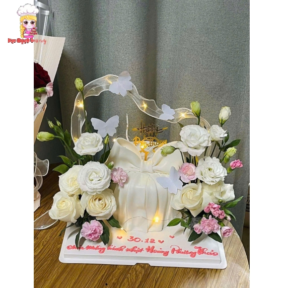 Bánh kem tươi nơ fondant và hoa tươi
