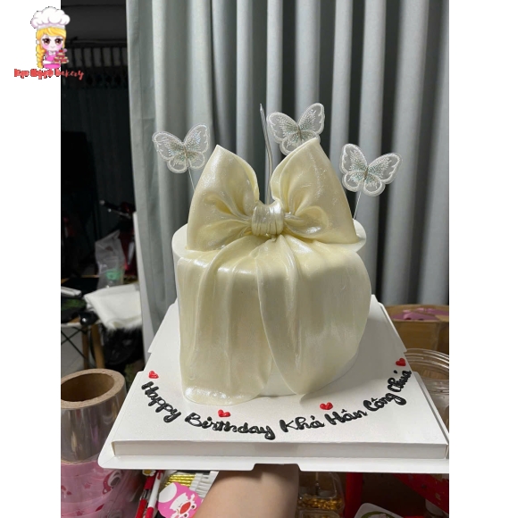 Bánh kem tươi nơ fondant tone trắng