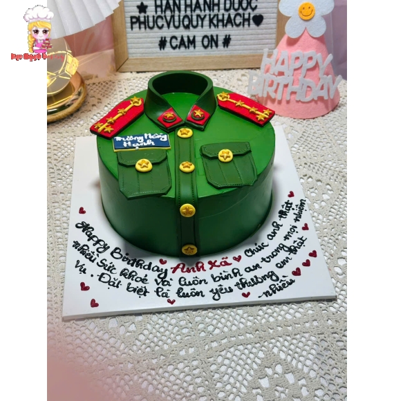 Bánh sinh nhật áo công an