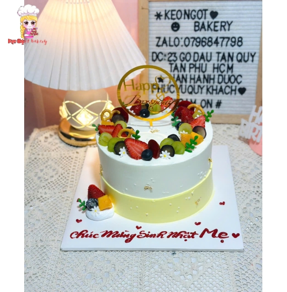 Bánh sinh nhật phủ đầy trái cây