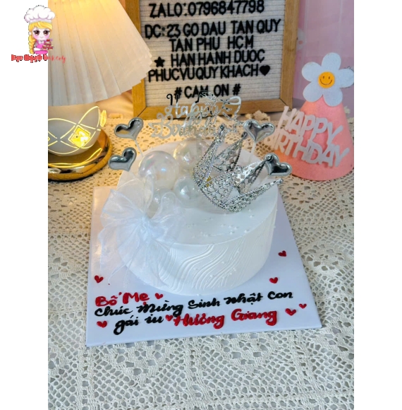 Bánh kem tone trắng sang trọng