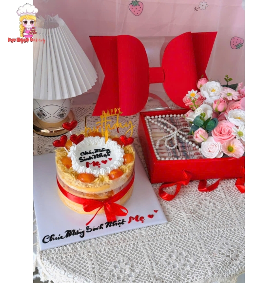 Hộp quà tặng hoa và tiền và bánh 