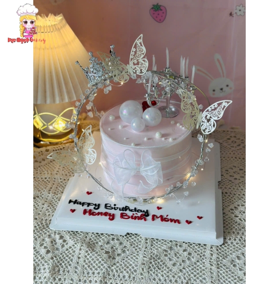Bánh kem sang trọng kèm vương niệm