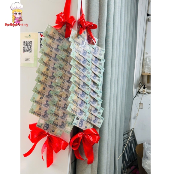 Bánh kem tiền thật, dây đeo tiền tặng bạn iu