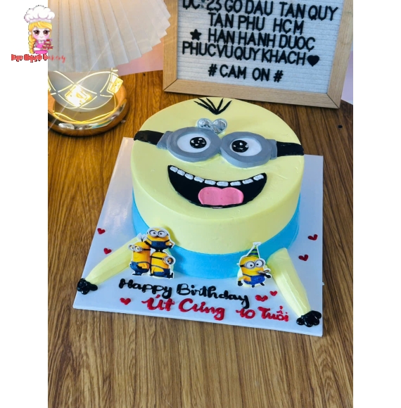 Bánh kem tặng bé út trong nhà