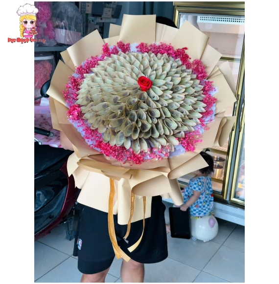 Hoa tiền khổng lồ tờ 10k ở tân phú