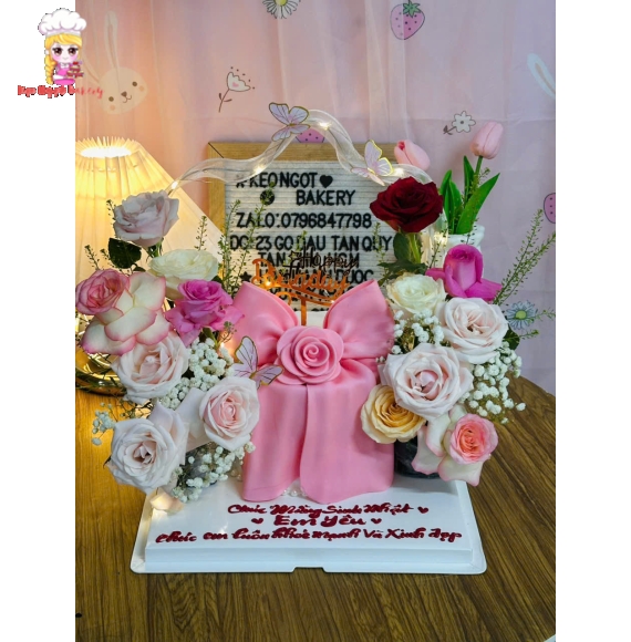 Bánh kem sinh nhật Fondant tạo hình chiếc nơ hồng 