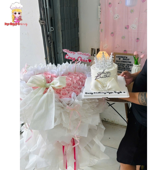 Bánh và hoa sáp đẹp tại Tân Phú