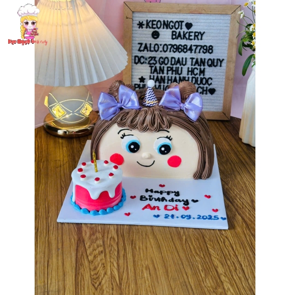 Bánh kem rút tiền cho bé gái