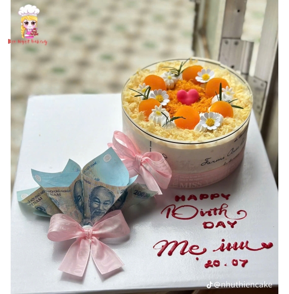 Bánh bông lan trứng muối tặng kèm tiền chúc mừng