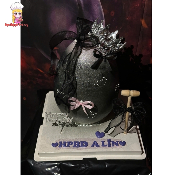 Bánh đập trứng tone đen sang trọng 