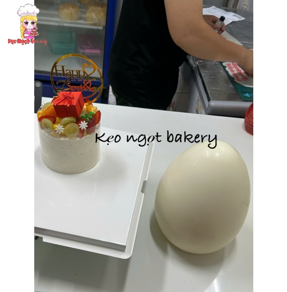 Bánh Trứng Quà Tặng Lãng Mạn Kết Hợp Hoa Tiền