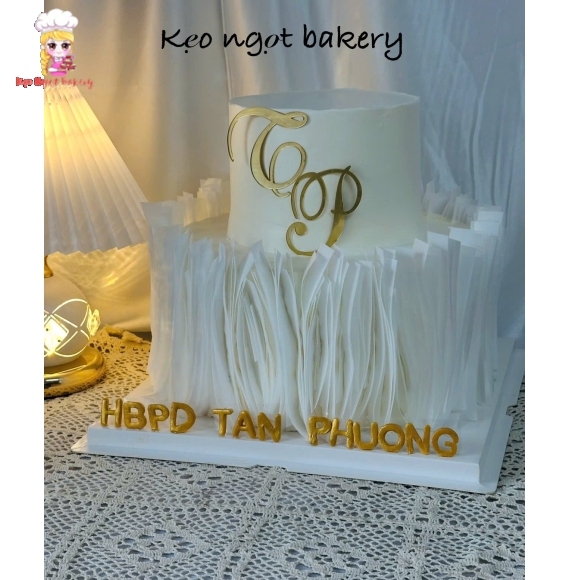 Bánh kem tone trắng siêu sang tặng các cô gái  