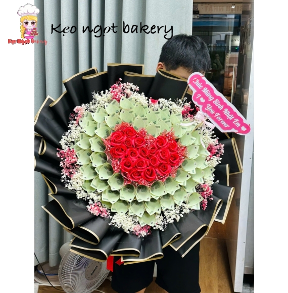 Hoa tiền 100k trang trí hình trái tim 