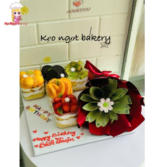 Sét bánh cup kèm hoa tiền tờ 100k 